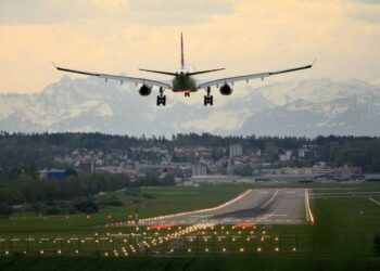 Sandiaga Uno: Tiket Pesawat Mahal Jadi Tantangan Kemenparekraf Capai 1,5 Juta Pergerakan Wisnus