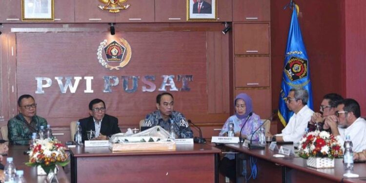 Menteri Budi Arie Tegaskan Peran Sentral Pers
