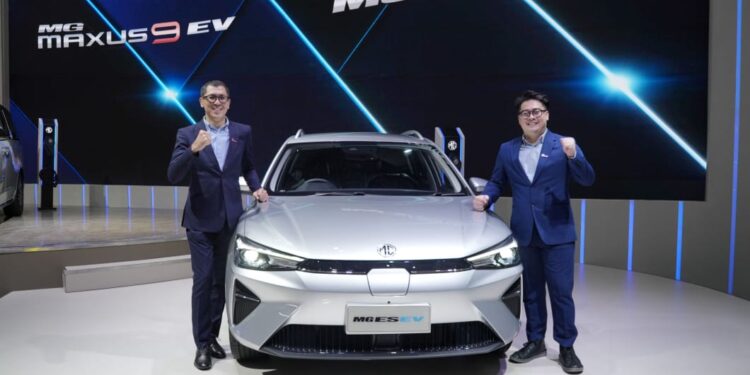 Tancap Gas di IIMS 2024, MG Luncurkan Maxus 9 EV & MG ES EV