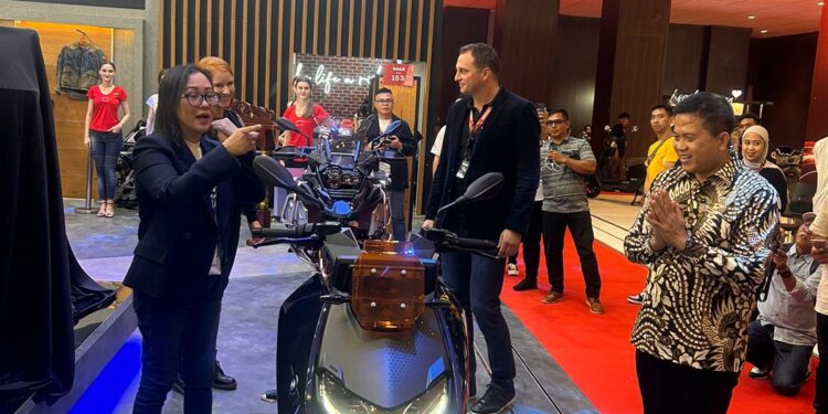 BMW Launching Motor Sultan Seharga Rp. 1,16 M