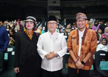 Hadir di IFW 2024, Mendag Zulhas Ajak Semua Pihak Bangga Produk Fesyen Indonesia