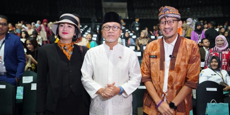 Hadir di IFW 2024, Mendag Zulhas Ajak Semua Pihak Bangga Produk Fesyen Indonesia