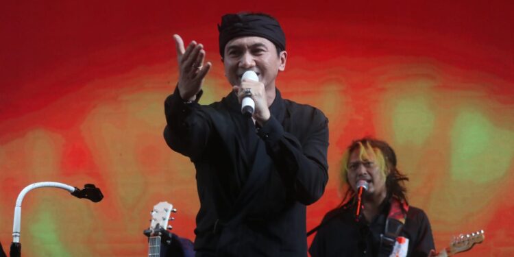 ORANG YANG BERBEDA MENJADI LANGKAH PEMBUKA ANJI MENUJU ALBUM SAMSARA