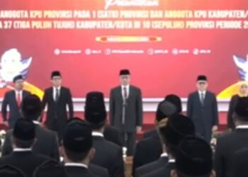 Hasyim Asy’ari Lantik KPU Provinsi Maluku dan 37 Anggota KPU Kota/Kabupaten Kota 10 Provinsi