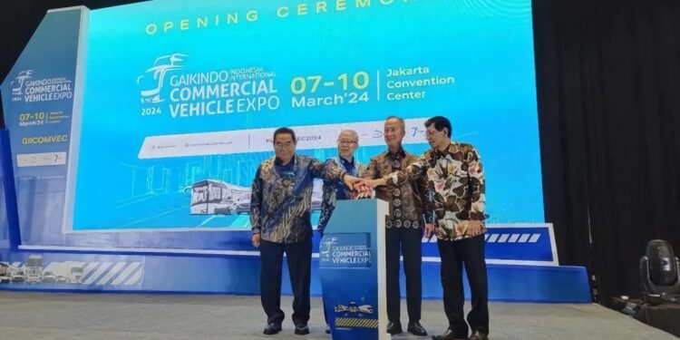 Buka GIICOMVEC 2024, Agus Gumiwang: Industri Kendaraan Niaga Catat Penjualan Domestik 200.000 unit Tahun Lalu