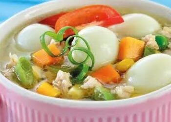 Penuhi Gizi si Kecil Saat Berpuasa, Yuk Coba Resep Sop Ayam Telur Puyuh