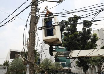 Khawatir Bikin Celaka,  Pemkot Tangsel Tata Kembali Kabel Fiber Optik