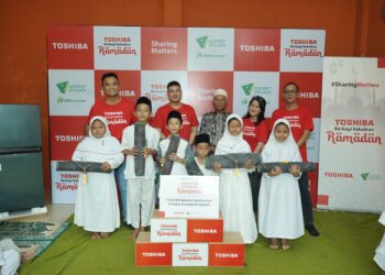 Toshiba Bagikan Paket Sembako ke Panti Asuhan