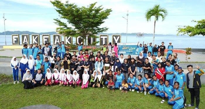 Peringati Hari Bumi 2024, Sejumlah Komunitas di Fakfak Gelar Bersih Jalan