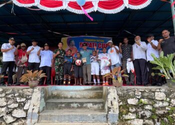 Bupati Fakfak Untung Tamsil  Meresmikan Bupati Cup 2024 dan Lapangan Futsal Werba Raya, di Kampung Werba Distrik Fakfak Barat