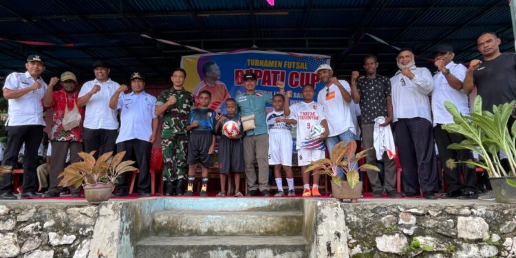 Bupati Fakfak Untung Tamsil  Meresmikan Bupati Cup 2024 dan Lapangan Futsal Werba Raya, di Kampung Werba Distrik Fakfak Barat