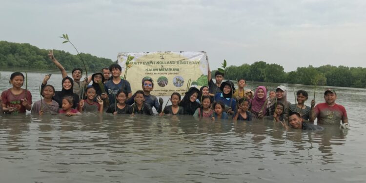 Kaum Membumi Gelar Penanaman Mangrove di Bekasi