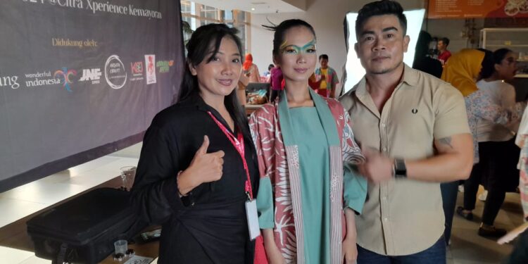 Ciptakan Makeup dan Kostum Kreatif. Denamanagement Official Gelar Lomba Make Up and Fashion Show Competition dengan tema Colorful