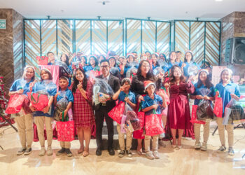 Sambut Akhir Tahun Orchardz Hotel Group Jakarta Merayakan Seremonial Penyalaan Pohon Natal