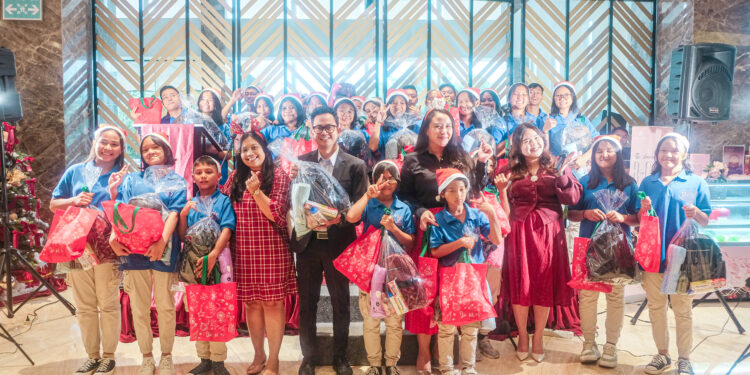 Sambut Akhir Tahun Orchardz Hotel Group Jakarta Merayakan Seremonial Penyalaan Pohon Natal