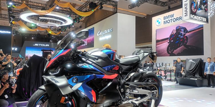 BMW Motorrad Luncurkan Empat Model Terbaru dan Majalah Resmi di IIMS 2026