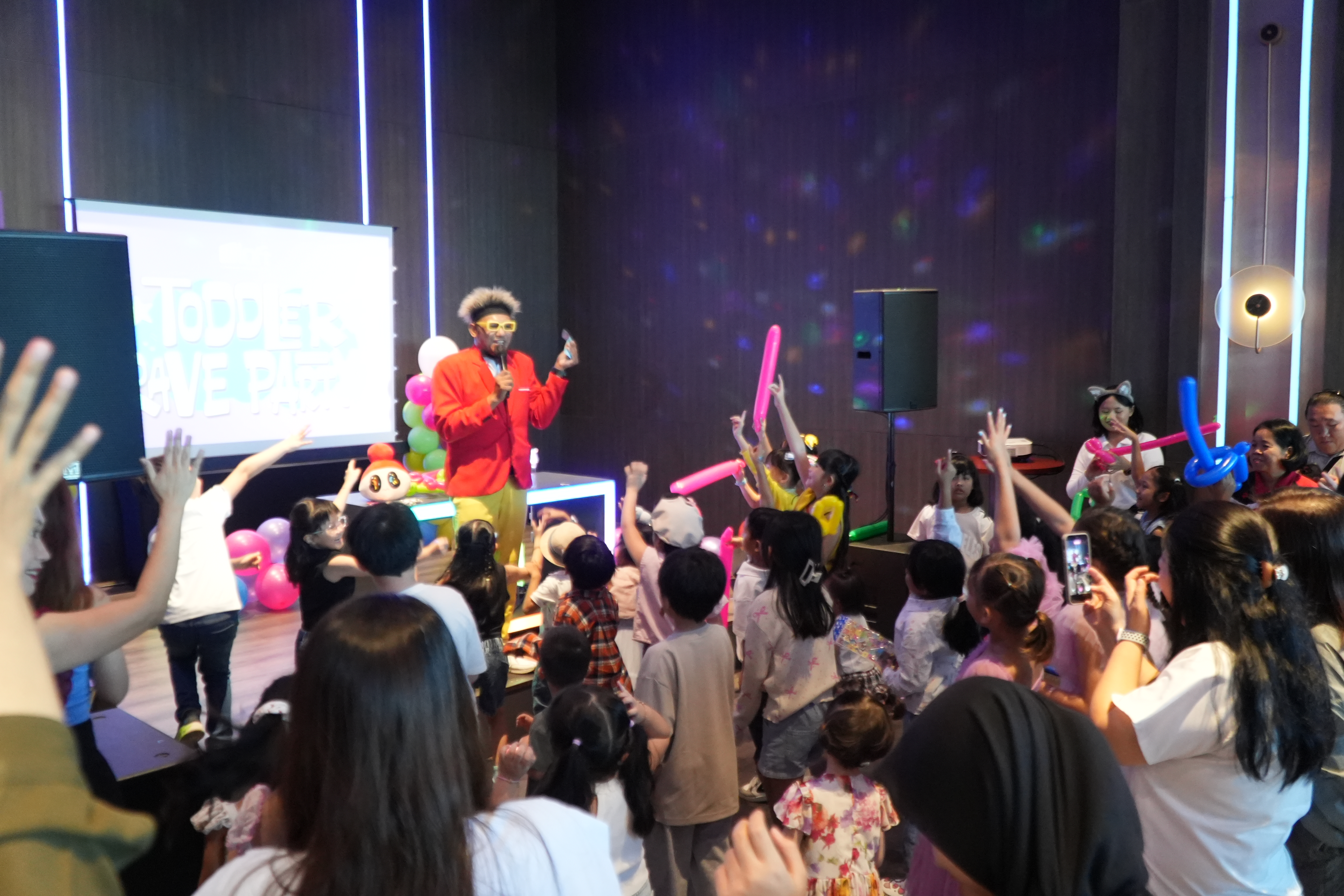 Toddler Rave Ramaikan Surabaya, Aloft Pakuwon City Sulap Lounge Jadi Pesta Musik Balita